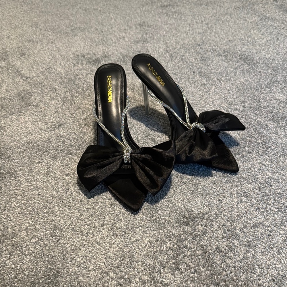 Fashion Nova Black Heels with High Thin Heel and Large Bow